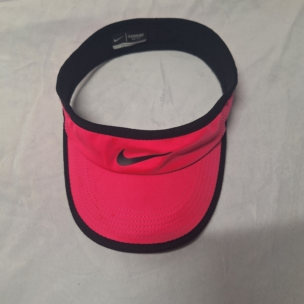 Nike sun viser feather light